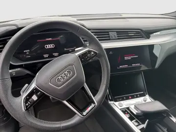 AUDI Q8 Sportback e-tron 50 quattro