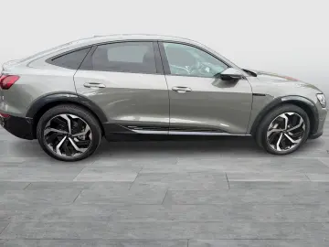 AUDI Q8 Sportback e-tron 50 quattro