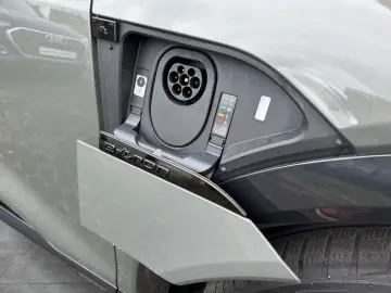 AUDI Q8 Sportback e-tron 50 quattro