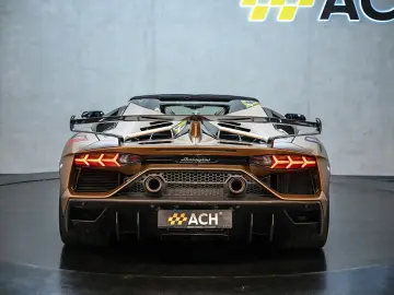 Lamborghini Aventador SVJ Roadster 1 of 800 • V12 770 CP