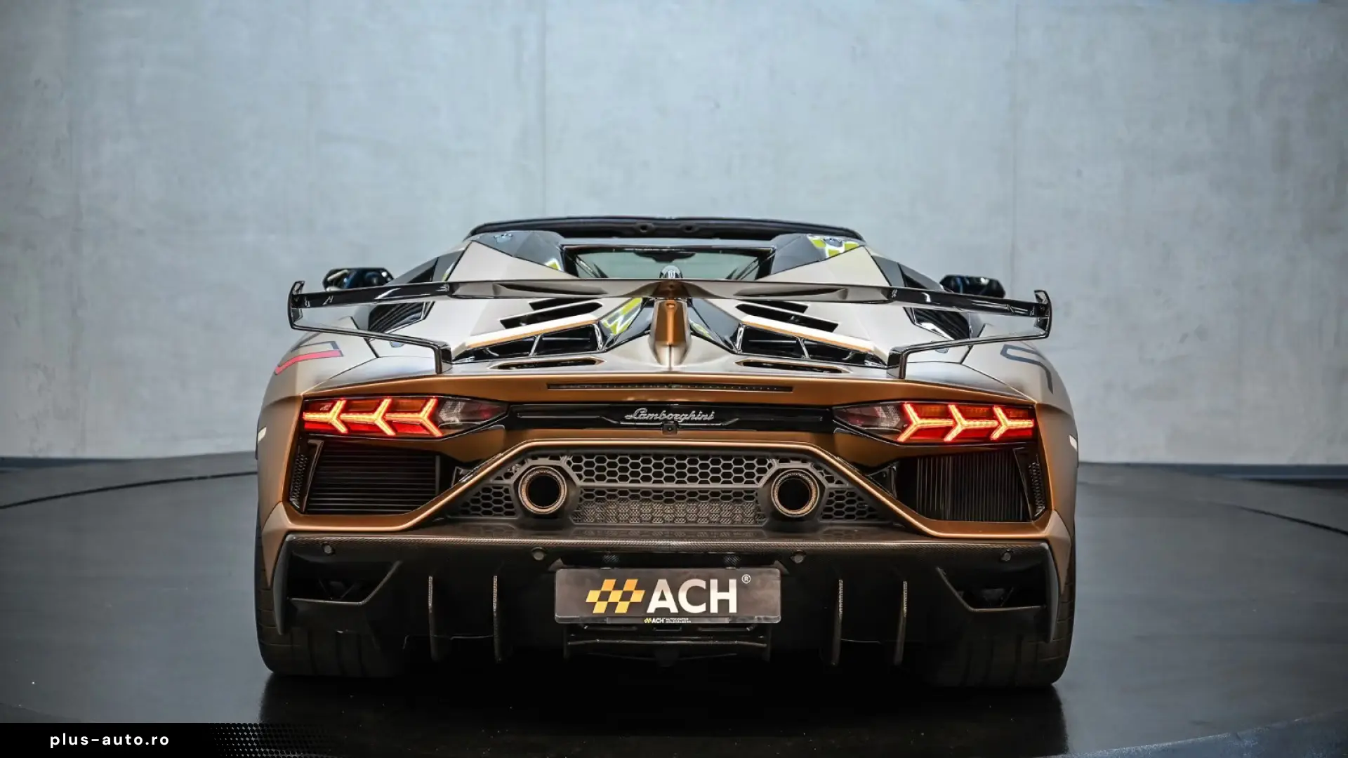 Lamborghini Aventador SVJ Roadster 1 of 800 • V12 770 CP