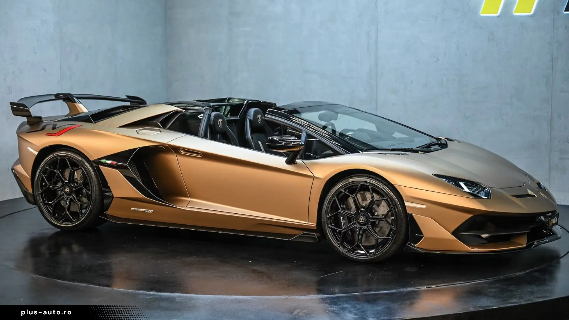 Lamborghini Aventador SVJ Roadster 1 of 800 • V12 770 CP