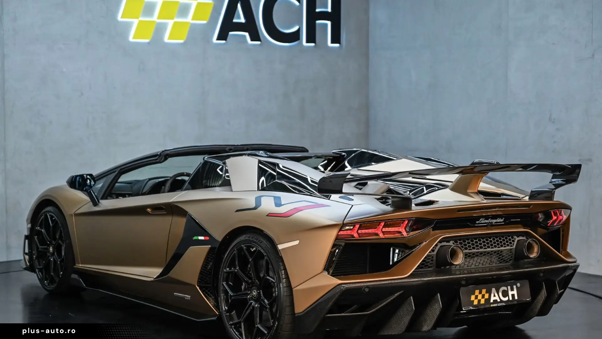 Lamborghini Aventador SVJ Roadster 1 of 800 • V12 770 CP