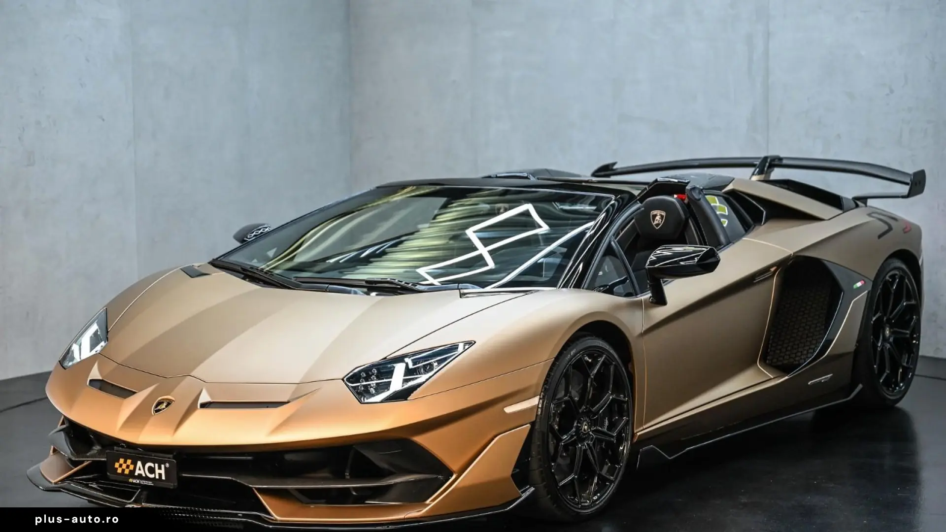 Lamborghini Aventador SVJ Roadster 1 of 800 • V12 770 CP