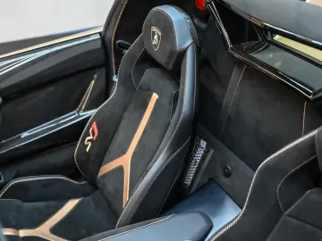Lamborghini Aventador SVJ Roadster 1 of 800 • V12 770 CP