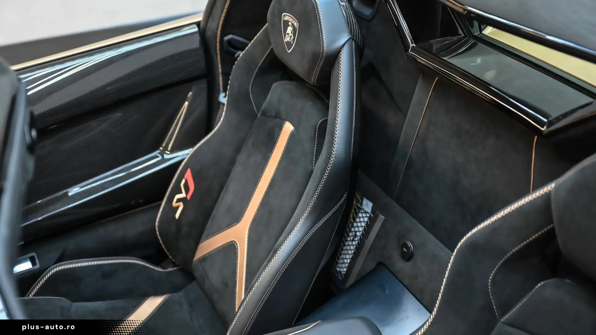 Lamborghini Aventador SVJ Roadster 1 of 800 • V12 770 CP