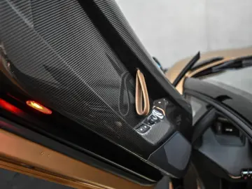 Lamborghini Aventador SVJ Roadster 1 of 800 • V12 770 CP
