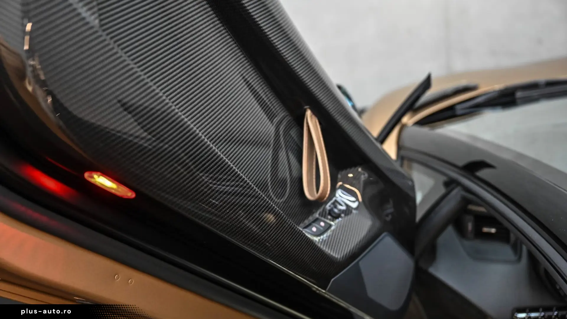 Lamborghini Aventador SVJ Roadster 1 of 800 • V12 770 CP