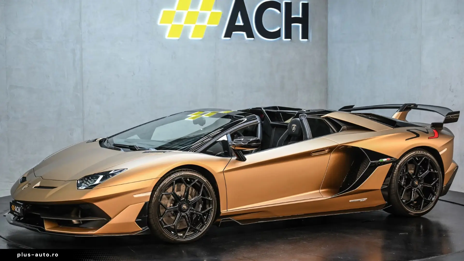 Lamborghini Aventador SVJ Roadster 1 of 800 • V12 770 CP