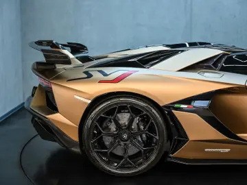 Lamborghini Aventador SVJ Roadster 1 of 800 • V12 770 CP