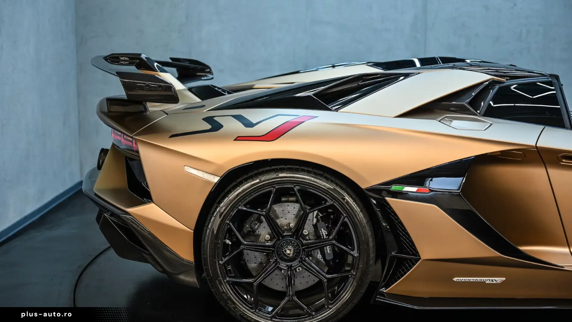 Lamborghini Aventador SVJ Roadster 1 of 800 • V12 770 CP