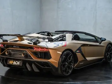 Lamborghini Aventador SVJ Roadster 1 of 800 • V12 770 CP