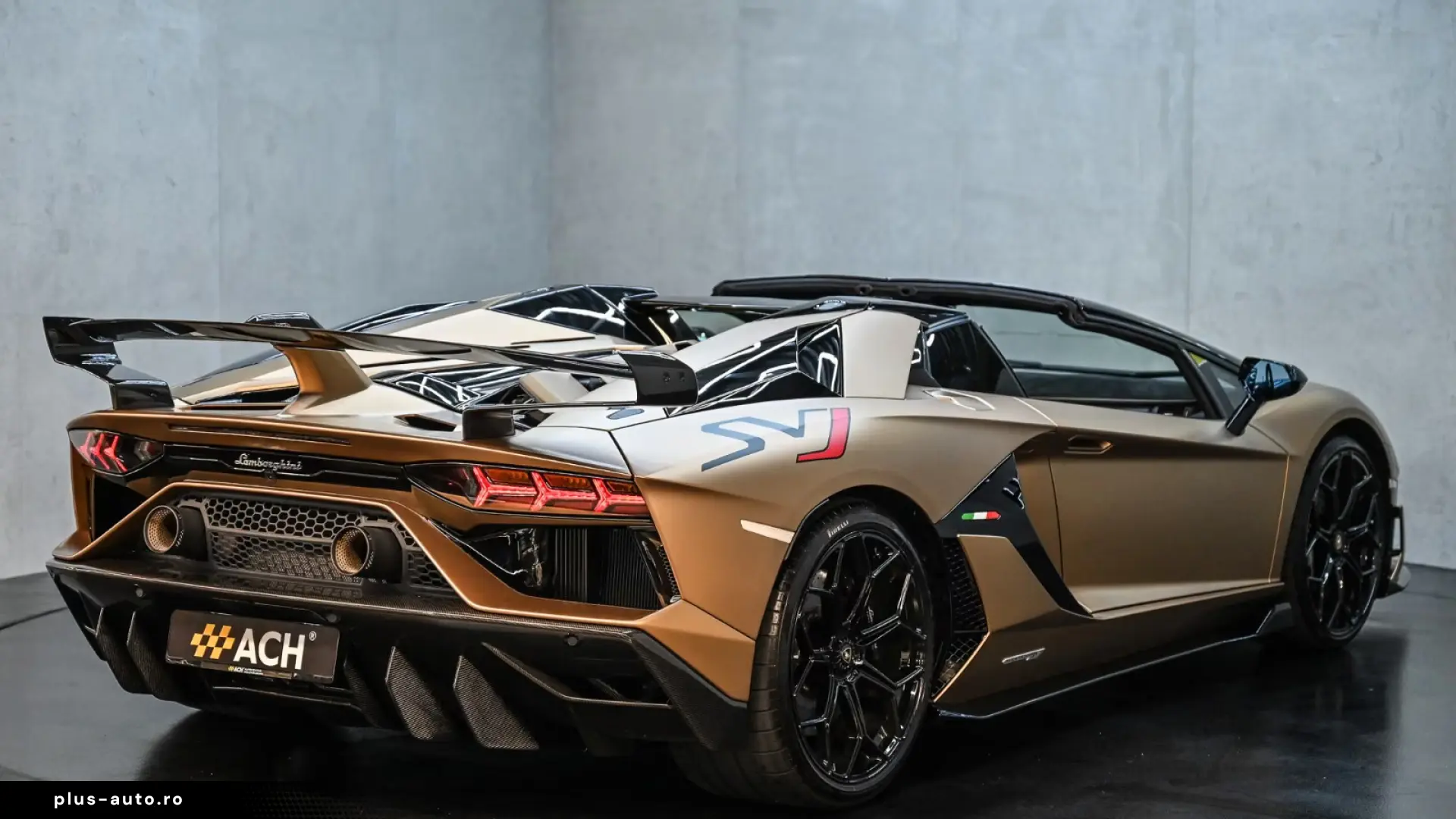 Lamborghini Aventador SVJ Roadster 1 of 800 • V12 770 CP