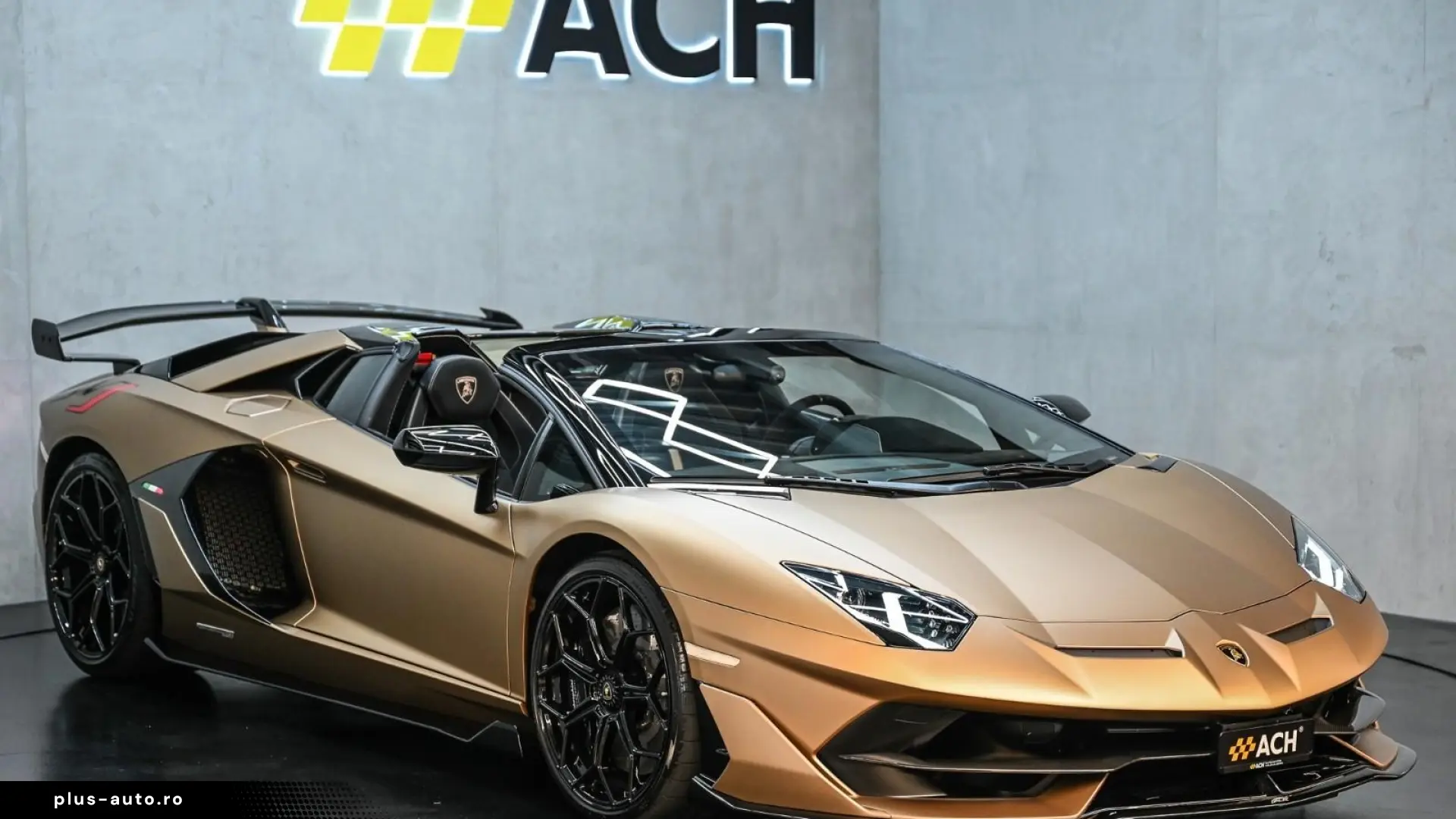 Lamborghini Aventador SVJ Roadster 1 of 800 • V12 770 CP