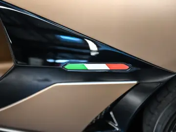 Lamborghini Aventador SVJ Roadster 1 of 800 • V12 770 CP