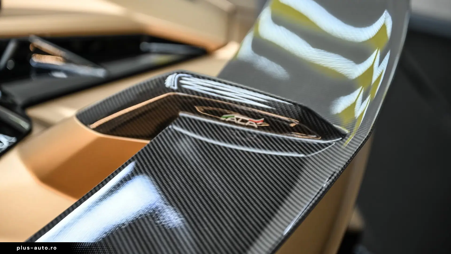 Lamborghini Aventador SVJ Roadster 1 of 800 • V12 770 CP