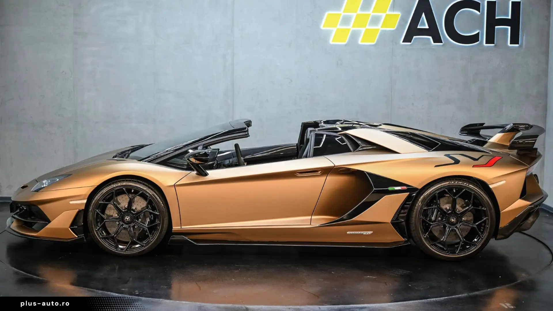 Lamborghini Aventador SVJ Roadster 1 of 800 • V12 770 CP