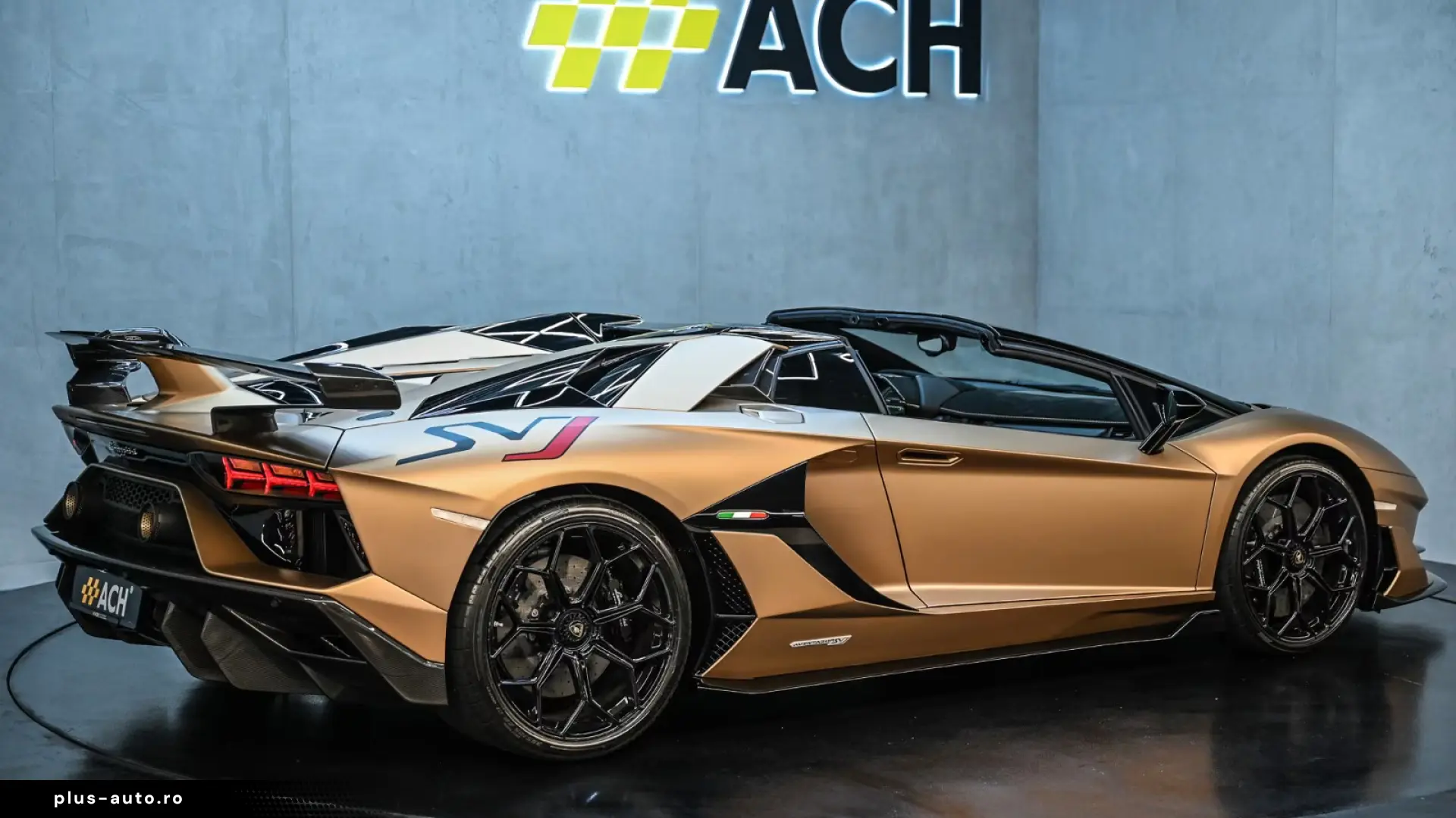 Lamborghini Aventador SVJ Roadster 1 of 800 • V12 770 CP