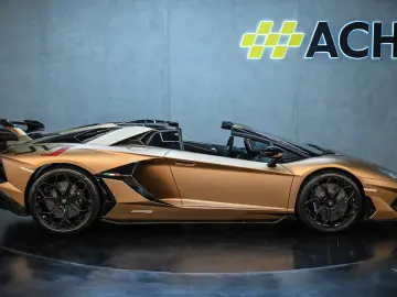 Lamborghini Aventador SVJ Roadster 1 of 800 • V12 770 CP