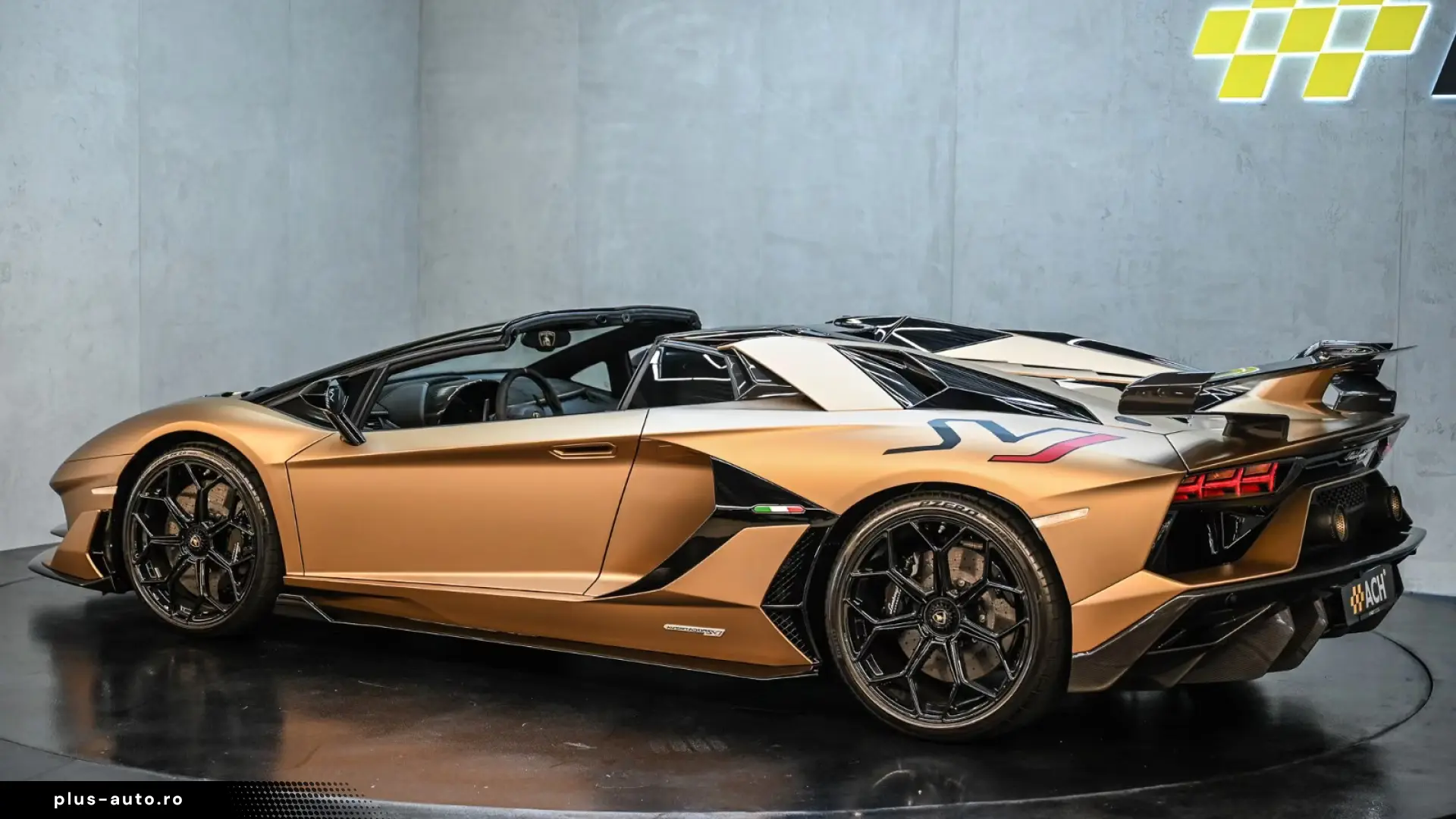 Lamborghini Aventador SVJ Roadster 1 of 800 • V12 770 CP
