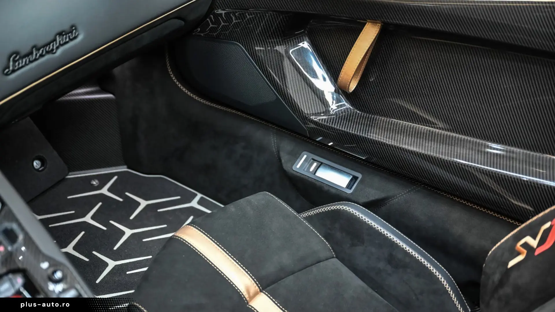Lamborghini Aventador SVJ Roadster 1 of 800 • V12 770 CP