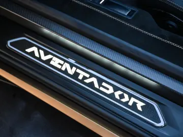 Lamborghini Aventador SVJ Roadster 1 of 800 • V12 770 CP