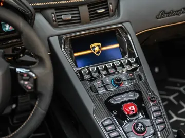 Lamborghini Aventador SVJ Roadster 1 of 800 • V12 770 CP
