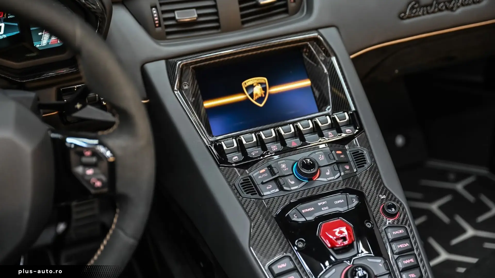 Lamborghini Aventador SVJ Roadster 1 of 800 • V12 770 CP