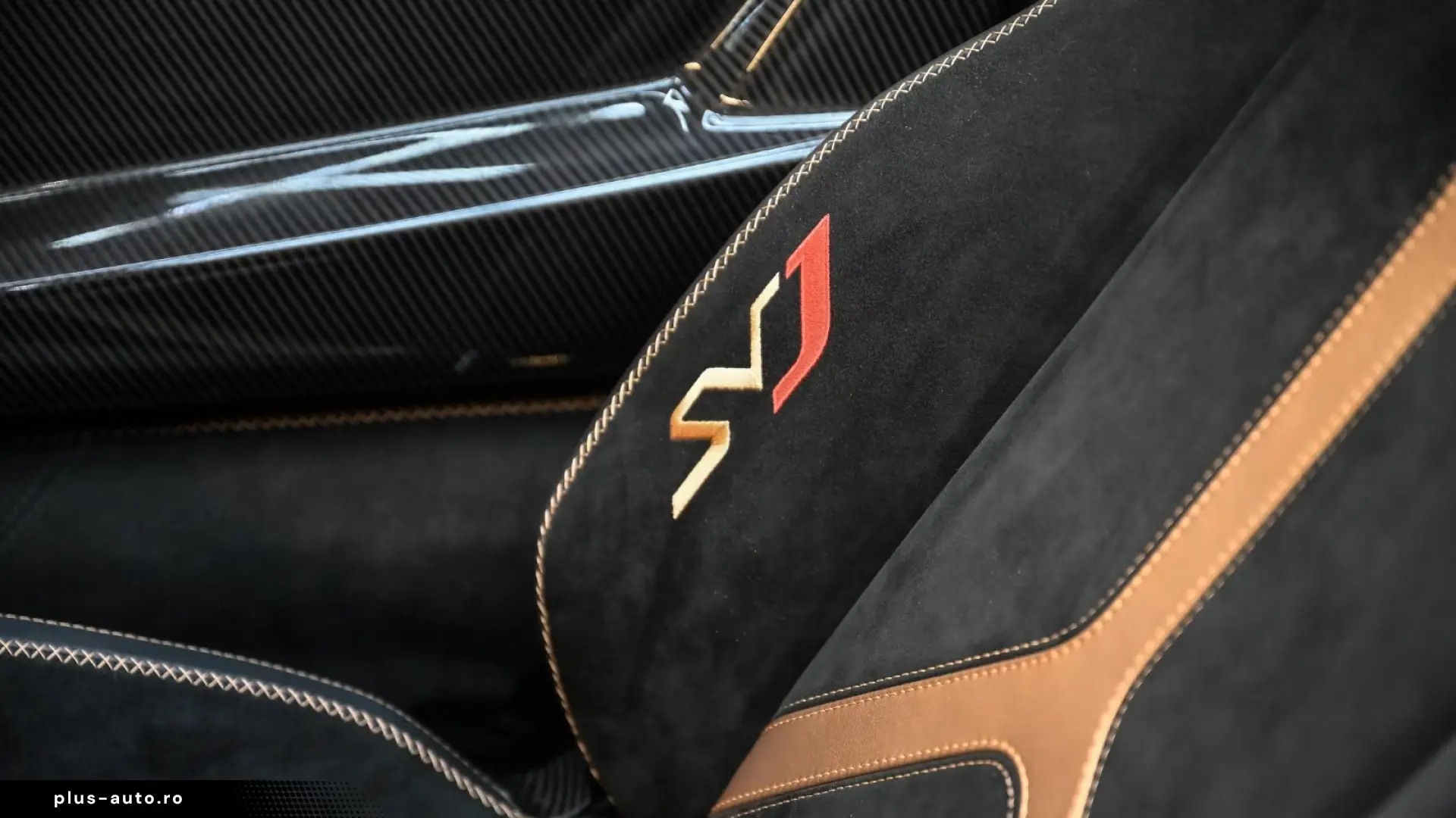 Lamborghini Aventador SVJ Roadster 1 of 800 • V12 770 CP