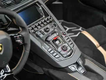 Lamborghini Aventador SVJ Roadster 1 of 800 • V12 770 CP
