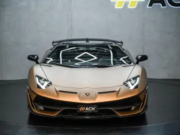 Lamborghini Aventador SVJ Roadster 1 of 800 • V12 770 CP