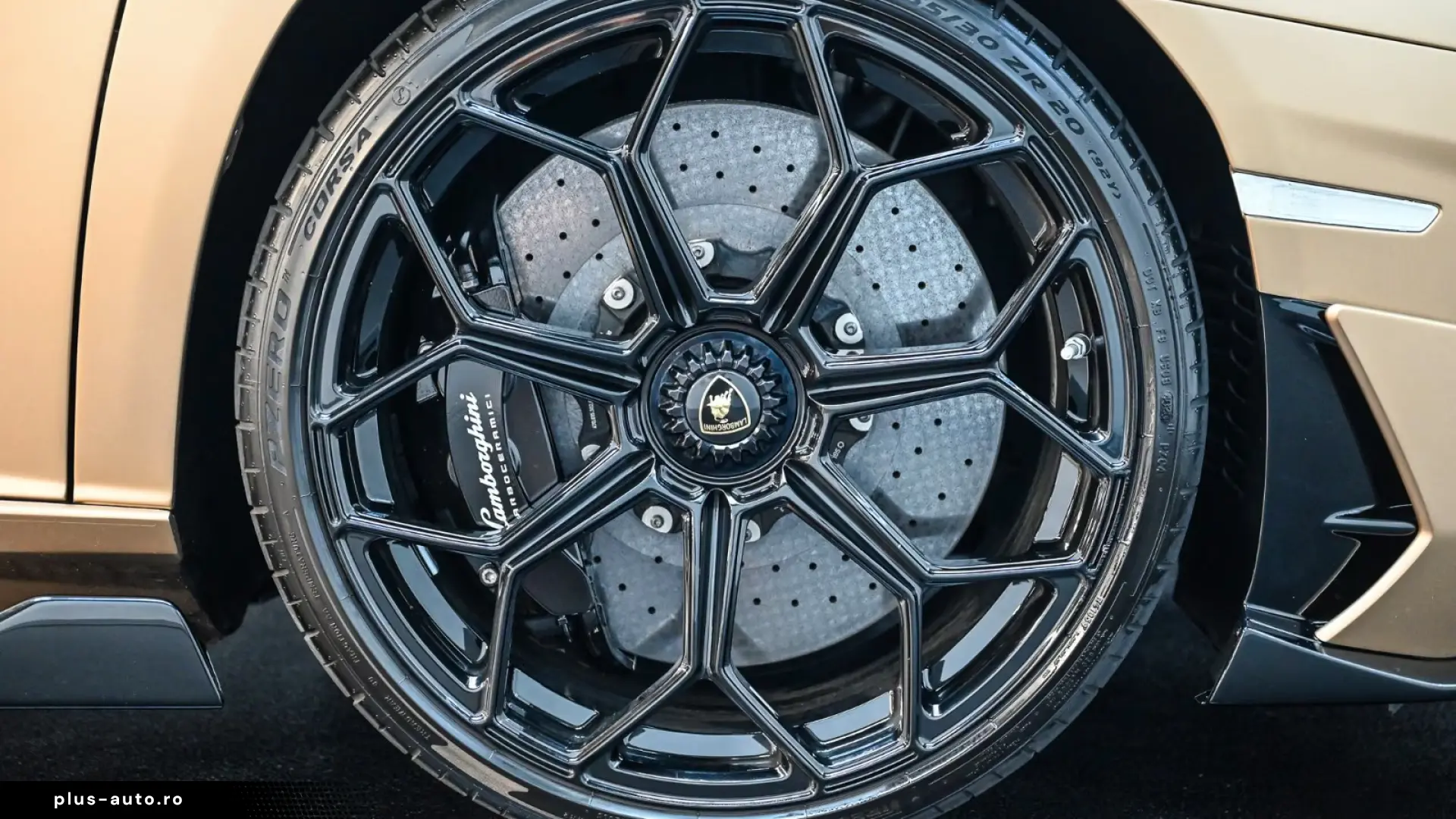 Lamborghini Aventador SVJ Roadster 1 of 800 • V12 770 CP