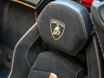 Lamborghini Aventador SVJ Roadster 1 of 800 • V12 770 CP