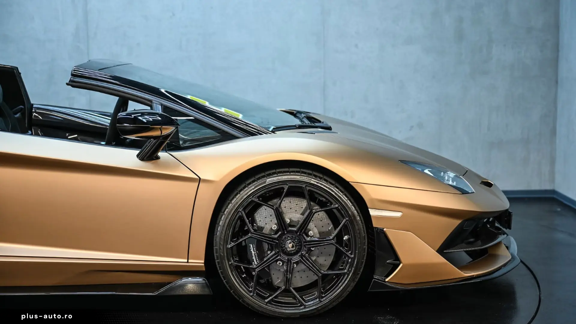 Lamborghini Aventador SVJ Roadster 1 of 800 • V12 770 CP
