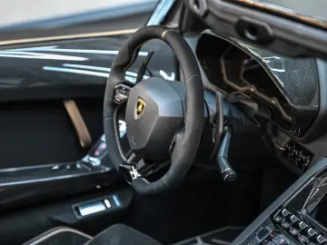 Lamborghini Aventador SVJ Roadster 1 of 800 • V12 770 CP
