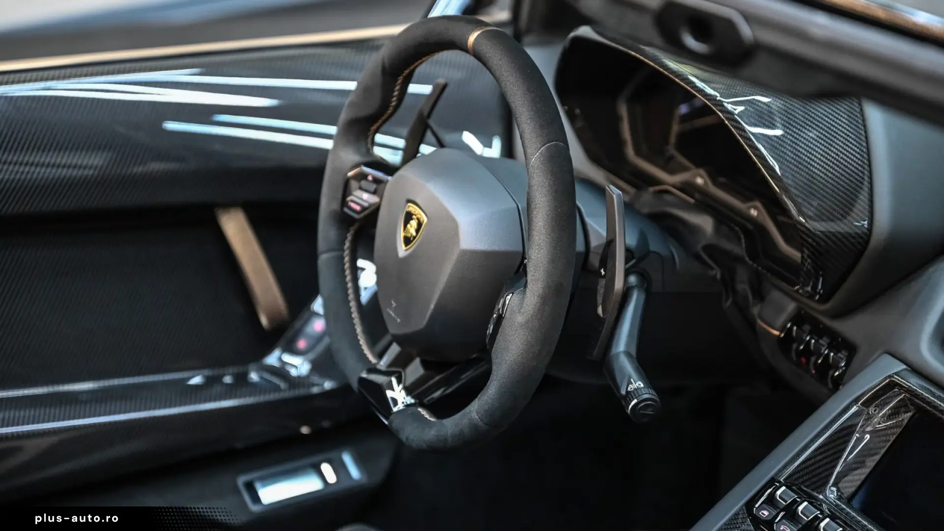 Lamborghini Aventador SVJ Roadster 1 of 800 • V12 770 CP