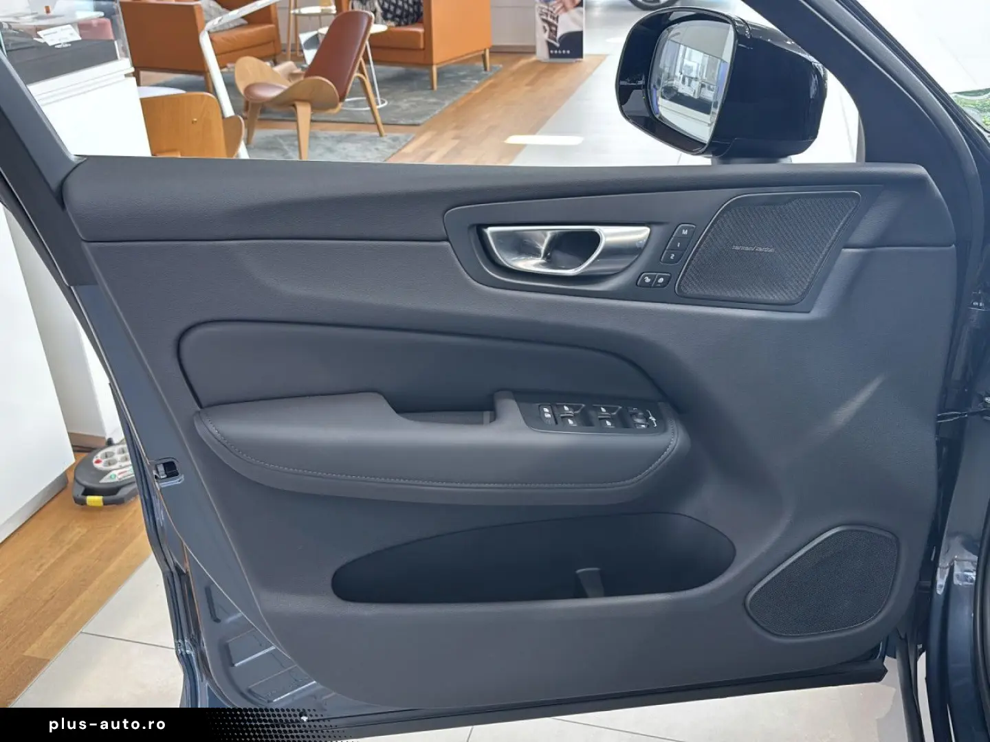 VOLVO XC 60 Plus Dark B5 AWD Bluetooth LED Klima