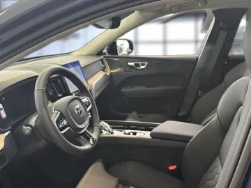 VOLVO XC 60 Plus Dark B5 AWD Bluetooth LED Klima