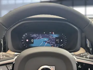VOLVO XC 60 Plus Dark B5 AWD Bluetooth LED Klima