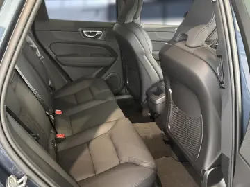 VOLVO XC 60 Plus Dark B5 AWD Bluetooth LED Klima