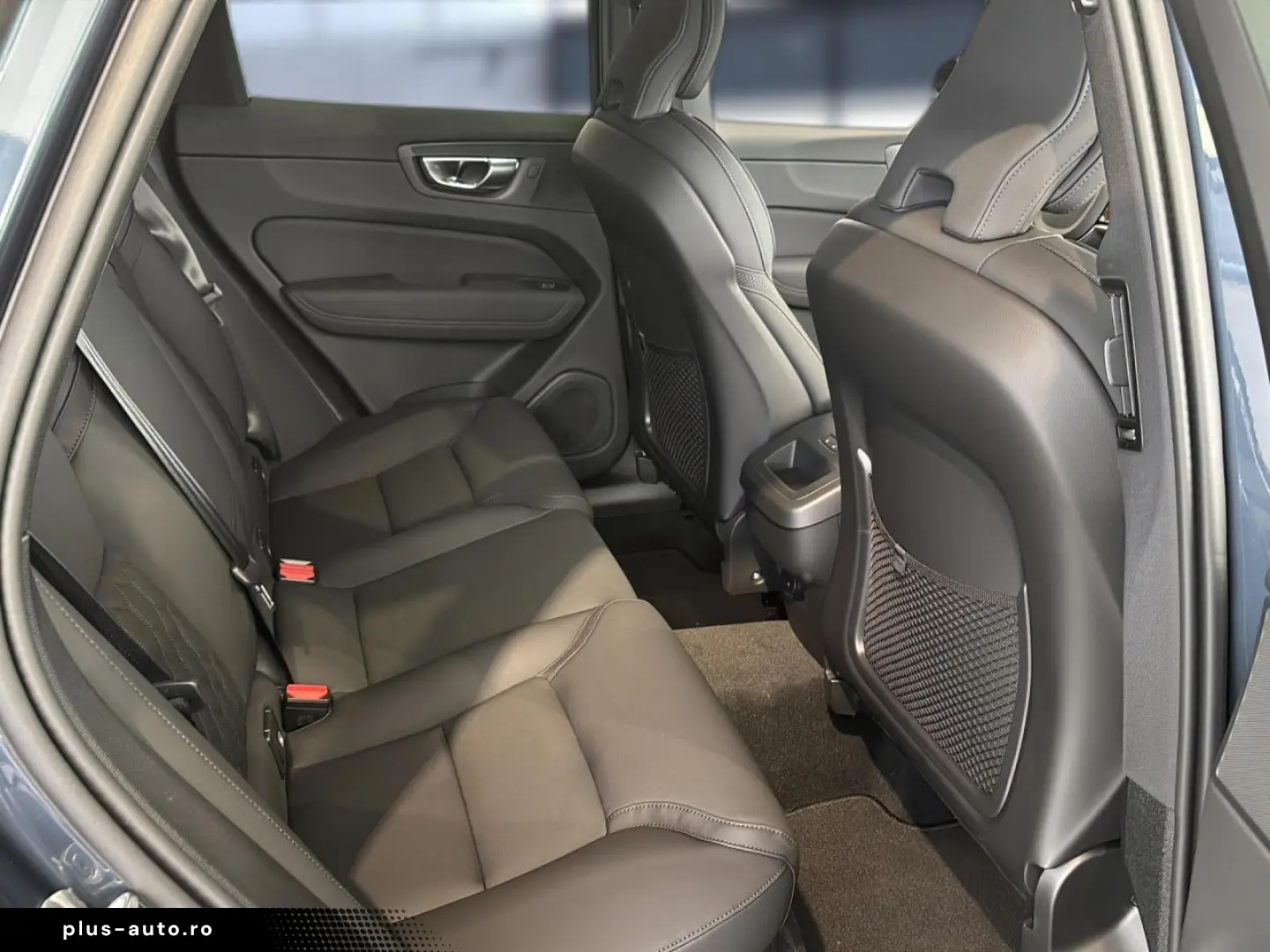 VOLVO XC 60 Plus Dark B5 AWD Bluetooth LED Klima
