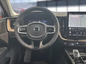 VOLVO XC 60 Plus Dark B5 AWD Bluetooth LED Klima