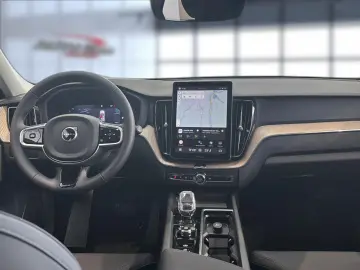 VOLVO XC 60 Plus Dark B5 AWD Bluetooth LED Klima