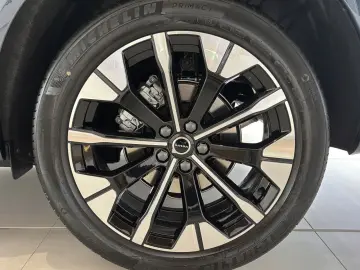 VOLVO XC 60 Plus Dark B5 AWD Bluetooth LED Klima