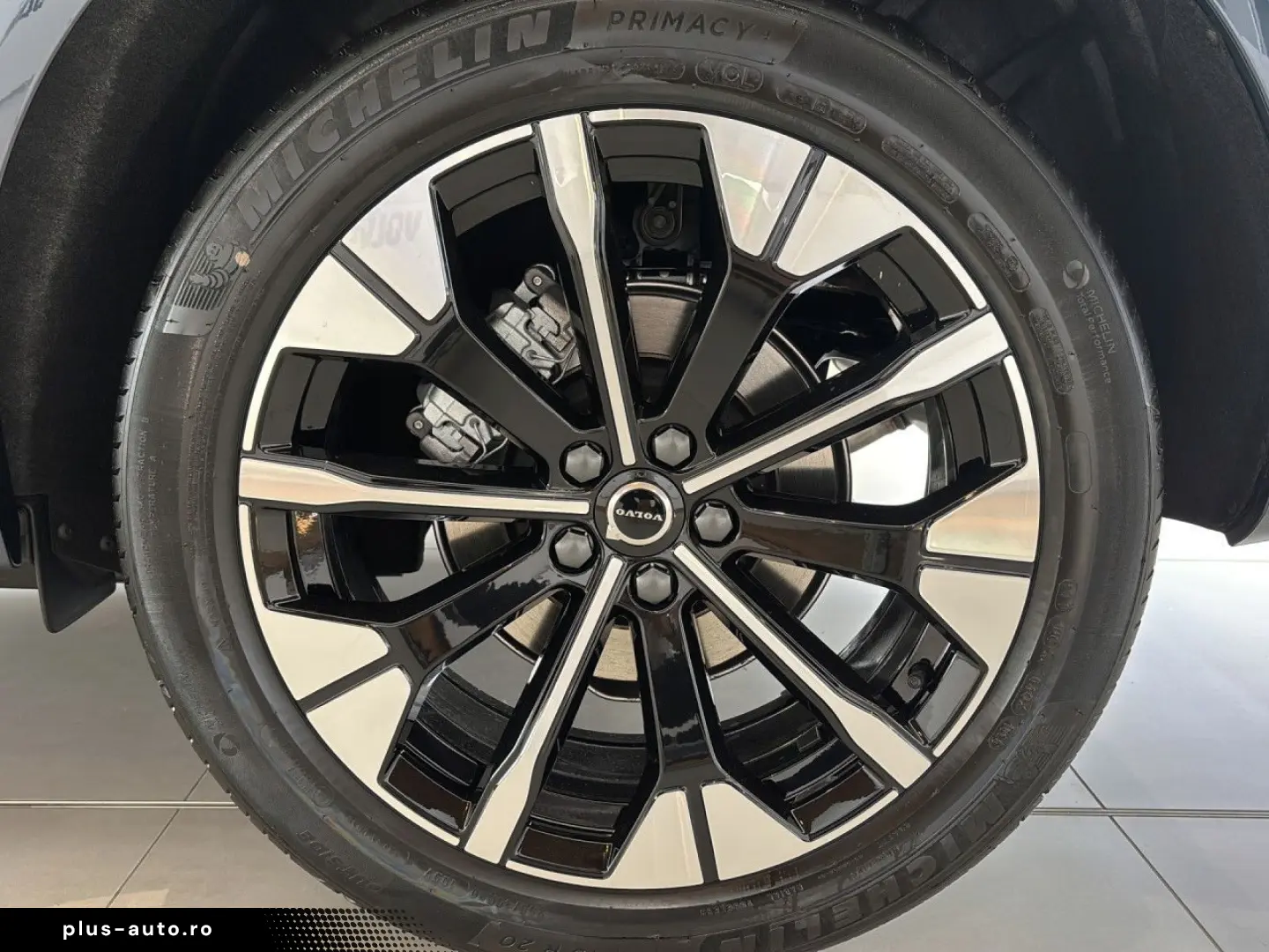 VOLVO XC 60 Plus Dark B5 AWD Bluetooth LED Klima