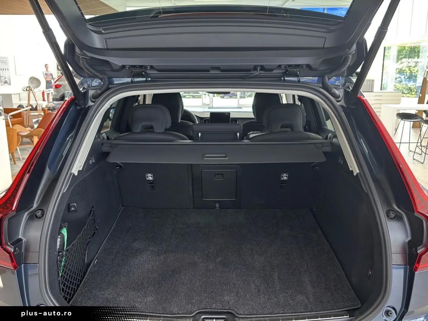 VOLVO XC 60 Plus Dark B5 AWD Bluetooth LED Klima