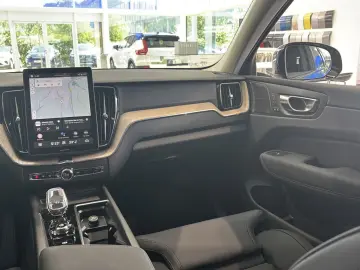 VOLVO XC 60 Plus Dark B5 AWD Bluetooth LED Klima