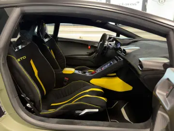 Lamborghini Huracán STO • Ad Personam • Full Carbon