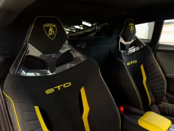 Lamborghini Huracán STO • Ad Personam • Full Carbon