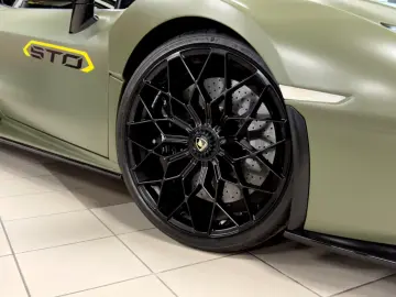 Lamborghini Huracán STO • Ad Personam • Full Carbon